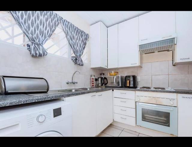 2 BEDROOM TOWNHOUSE FOR SALE IN OAKDENE